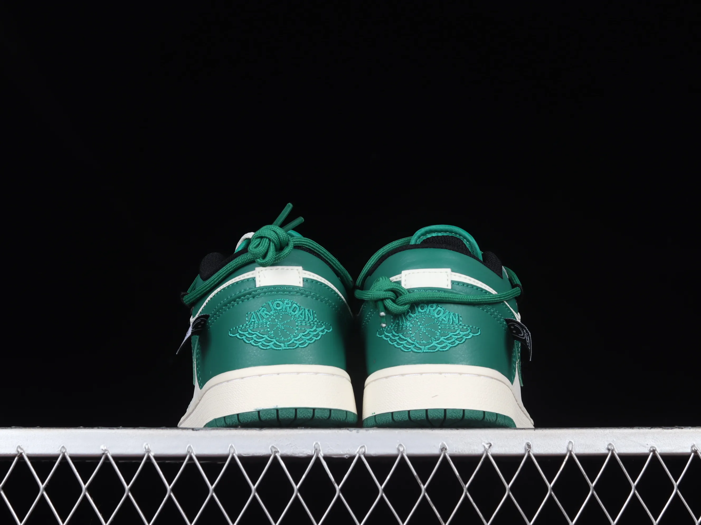 All categories Air Jordan Jordan series basketball shoes Air Jordan 1 Low Air Jordan 1 Low AJ1 Joe 1 customized version Vibe flavor deconstruction sports culture basketball shoes DC0774-850